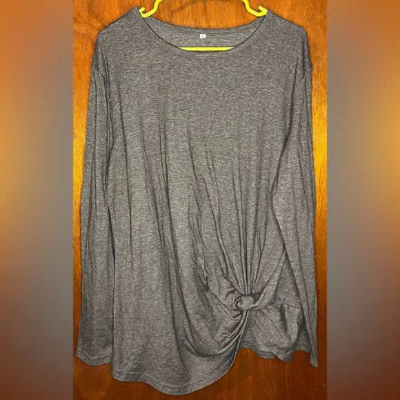 Sweaters - Cute knot sweater